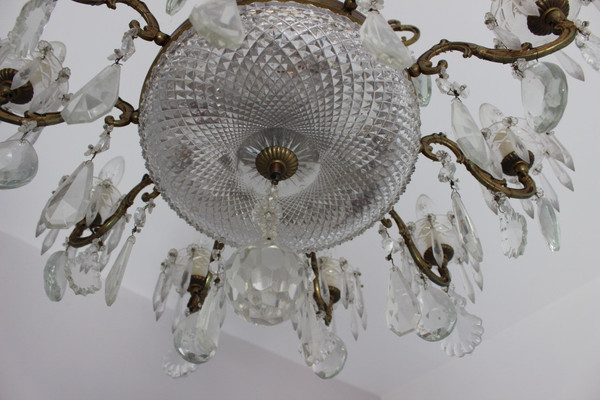 Kronleuchter mit Quasten und Bronze, Kristallbecher im Louis XV-Stil 