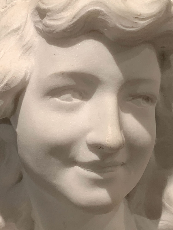 Carrara-Marmor um 1900, von Etienne LENHOIR tätig um 1880/1910, junge Frau 