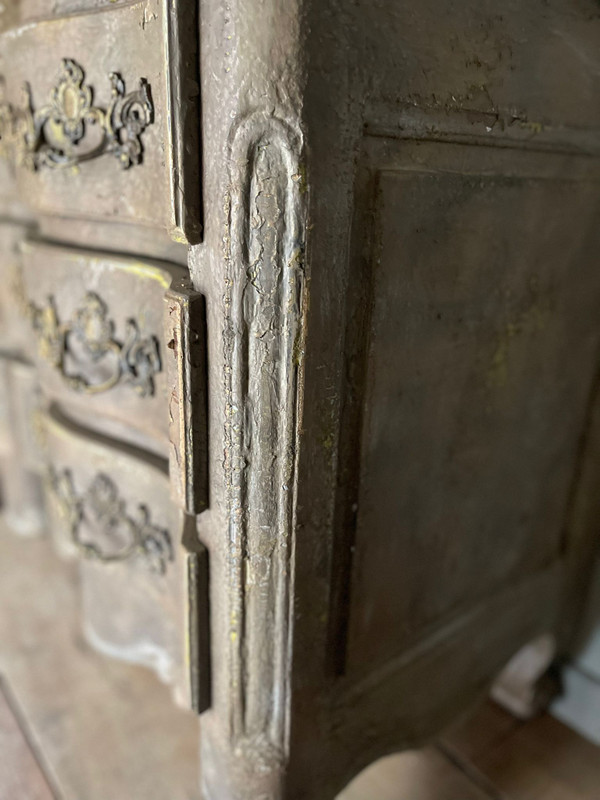 Cassettone a balestra Luigi XV Bell in patina risalente al '900
