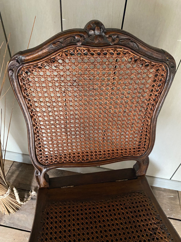 Louis XV commode chair from the 18th century in walnut