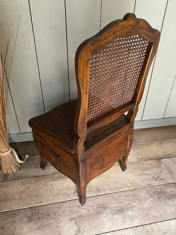 Louis XV commode chair from the 18th century in walnut