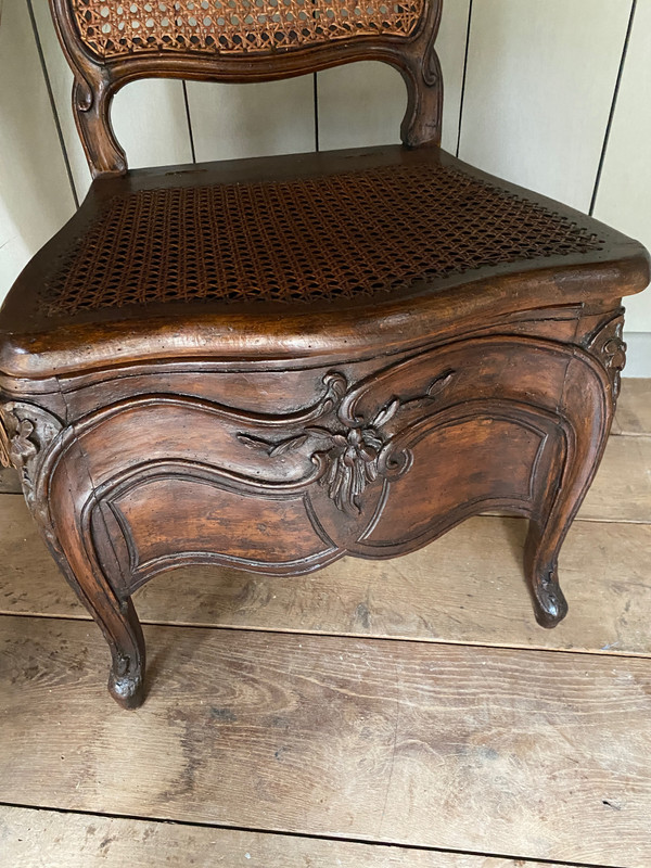 Louis XV commode chair from the 18th century in walnut