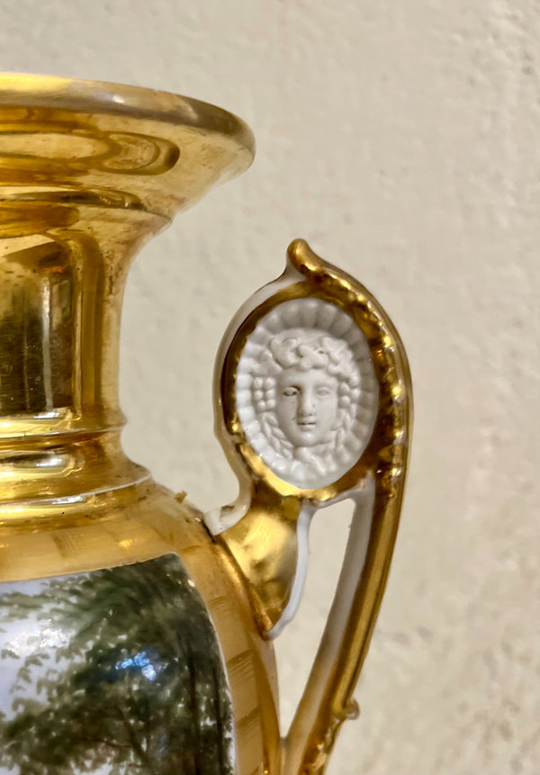 Vaso in porcellana di Parigi del periodo della Restaurazione o Luigi Filippo, decorato a mano.