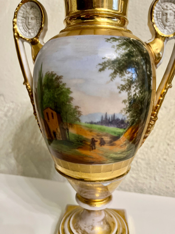 Vaso in porcellana di Parigi del periodo della Restaurazione o Luigi Filippo, decorato a mano.