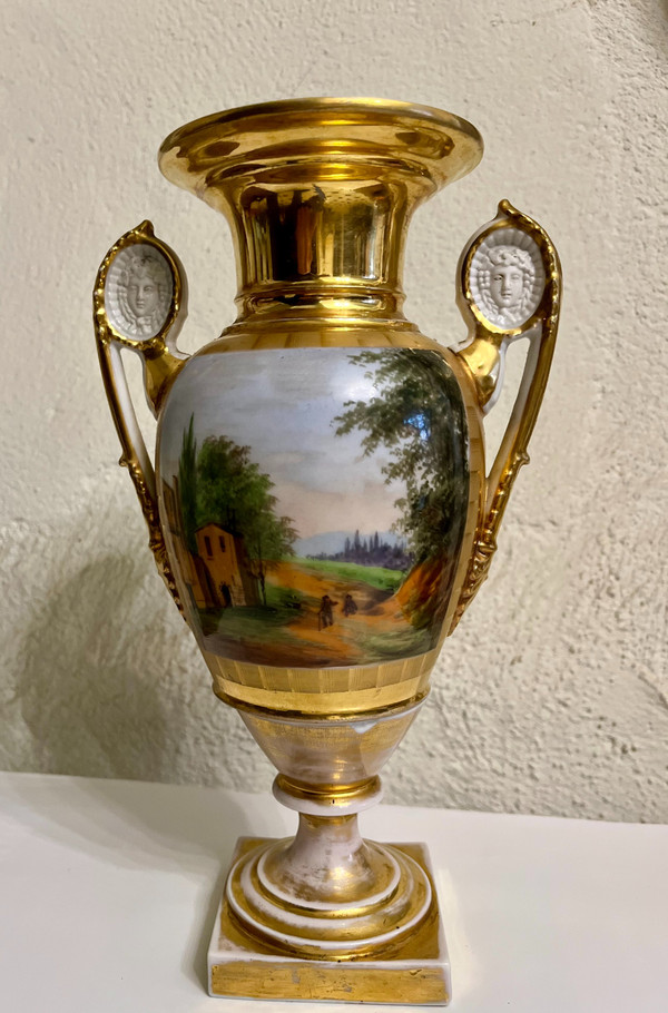 Vaso in porcellana di Parigi del periodo della Restaurazione o Luigi Filippo, decorato a mano.