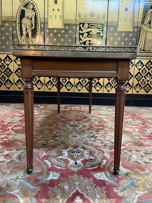 Louis XVI style coffee table in Carrara marble