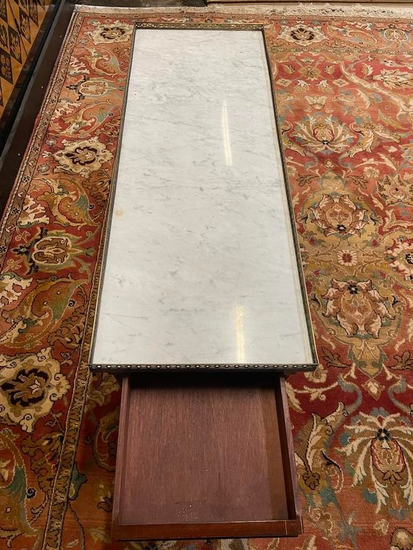 Louis XVI style coffee table in Carrara marble