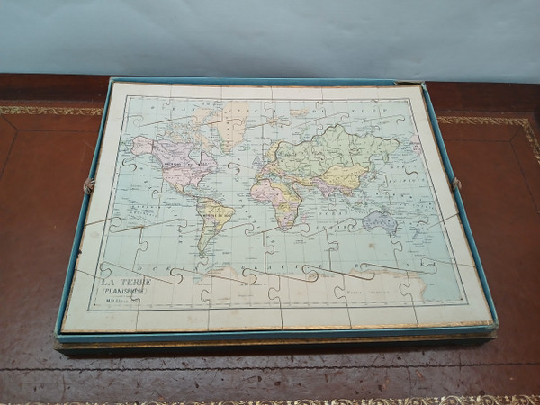 Atlas géographique en puzzle