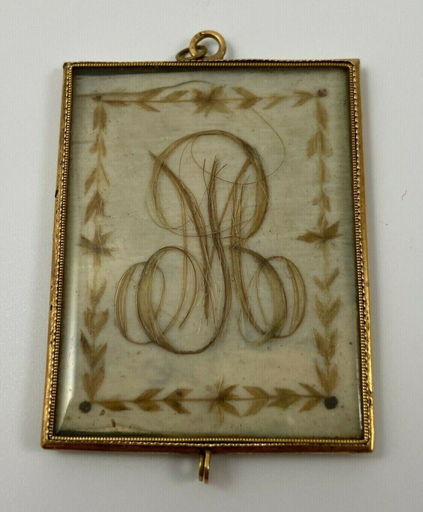 Pendentif en or avec poinçon XIXe travail de cheveux