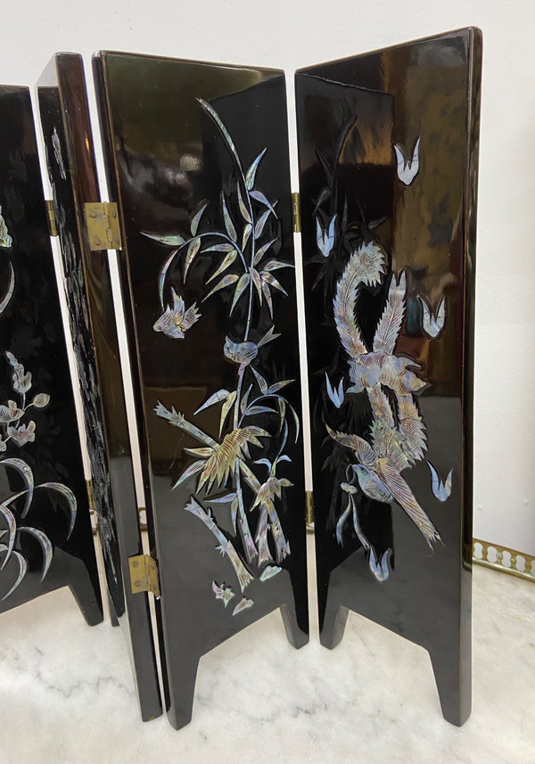 Vietnamese screen in lacquered wood and mother-of-pearl