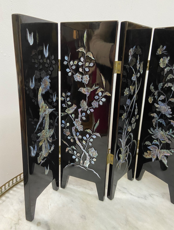 Vietnamese screen in lacquered wood and mother-of-pearl