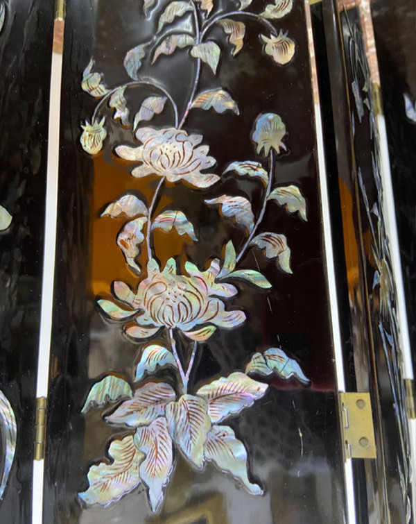 Vietnamese screen in lacquered wood and mother-of-pearl
