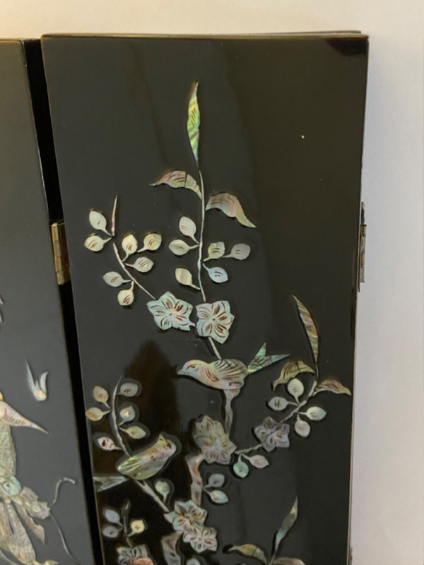 Vietnamese screen in lacquered wood and mother-of-pearl