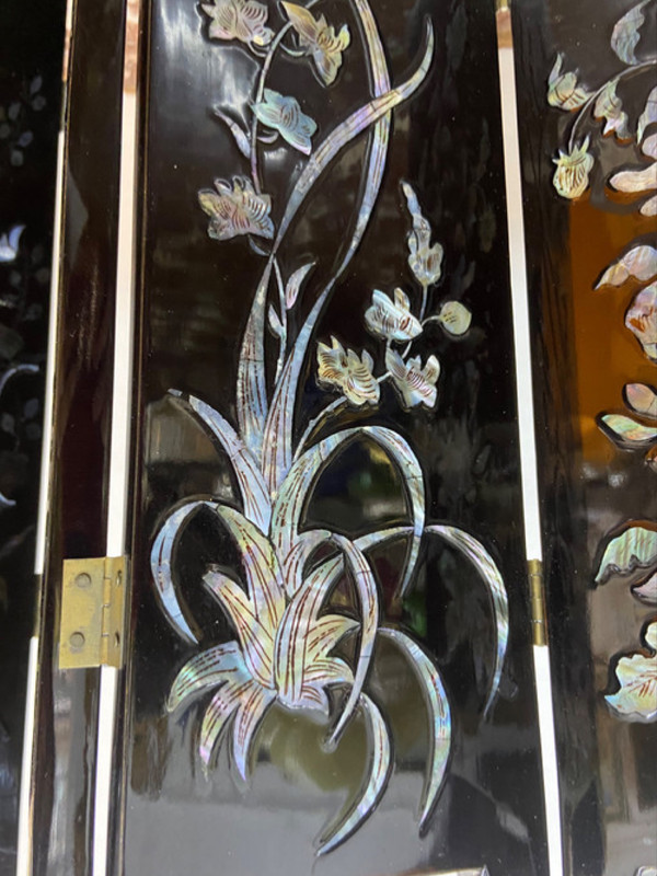 Vietnamese screen in lacquered wood and mother-of-pearl