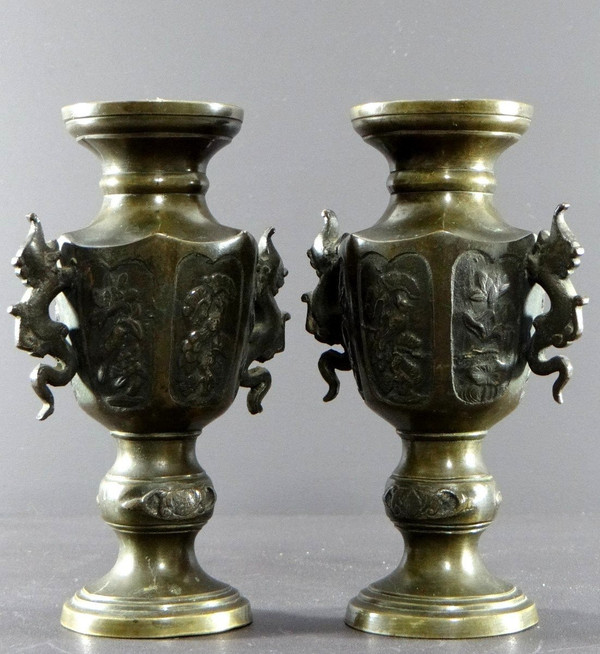 Vietnam, um 1900, Paar Bronzevasen mit einem Dekor aus Vögeln und Blumen.