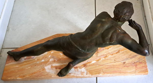 Grande scultura in ghisa del cacciatore che osserva - Art Déco firmata Ugo Cipriani (1887-1960)