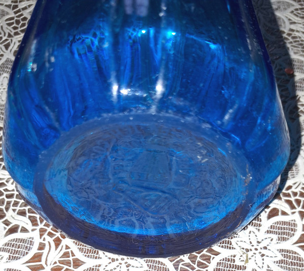 Old pyramidal siphon with blue facets for drinks in Bordeaux