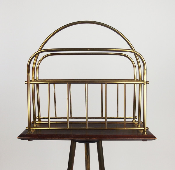 Porte revue en acajou et laiton de style victorien