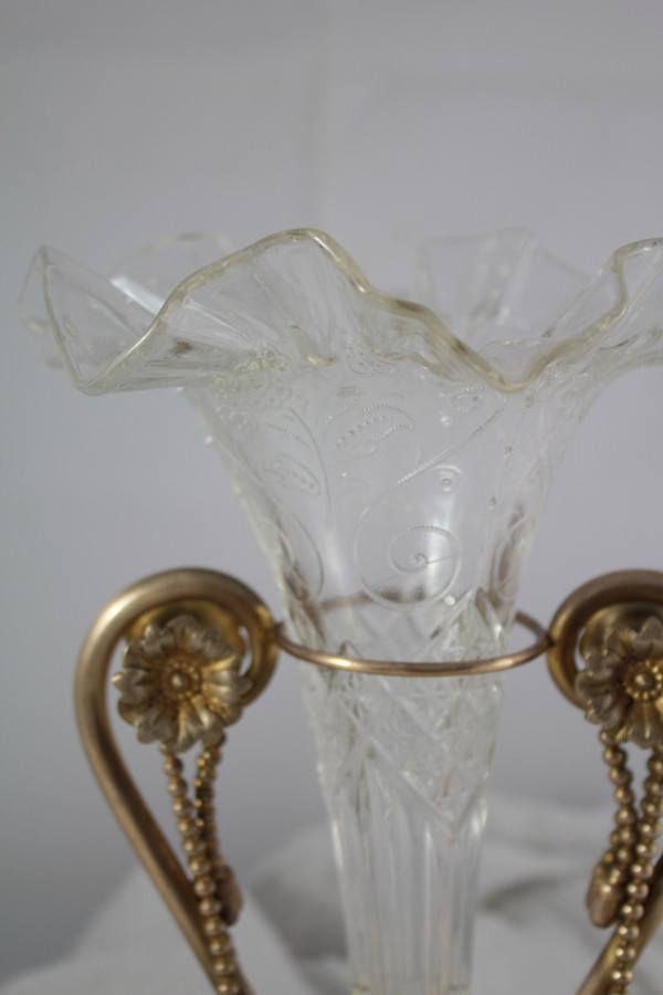 Hornvase aus Glas und vergoldeter Metallfassung um 1900
