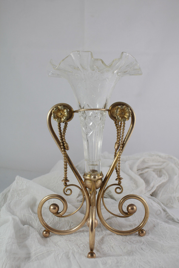 Hornvase aus Glas und vergoldeter Metallfassung um 1900