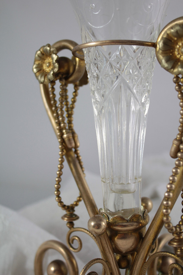 Hornvase aus Glas und vergoldeter Metallfassung um 1900