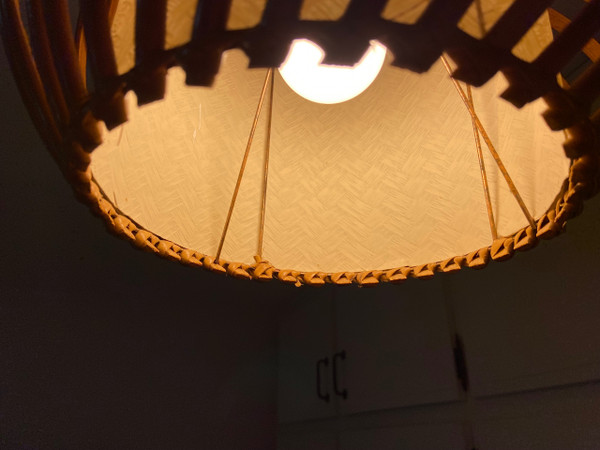 Lampada a sospensione in rattan degli anni '50.
