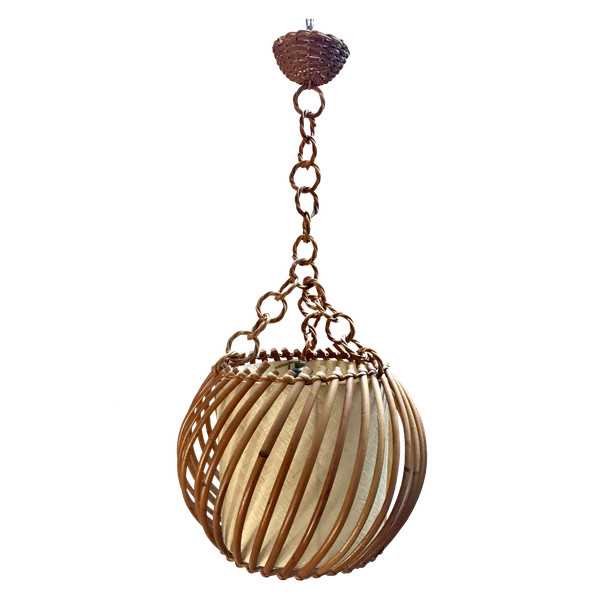 Lampada a sospensione in rattan degli anni '50.
