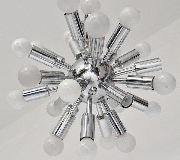 Sputnik chandelier in chrome-plated metal with 24 lights from the 1970s