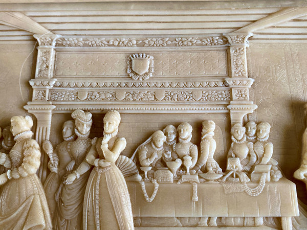 Bas Relief Historique Issue De La Fontaine Pétrifiante De Saint Nectaire