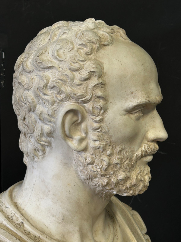 Grande ritratto di imperatore romano con corazza - Scultura in gesso del XX secolo
