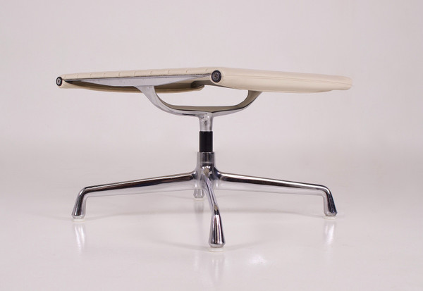 Ottoman “Soft Pad” E125 de Charles & Ray Eames