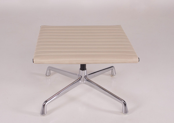 Ottoman “Soft Pad” E125 de Charles & Ray Eames