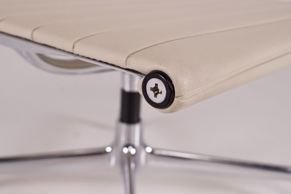 Ottoman “Soft Pad” E125 de Charles & Ray Eames