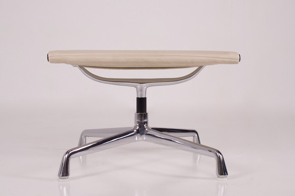 Ottoman “Soft Pad” E125 de Charles & Ray Eames