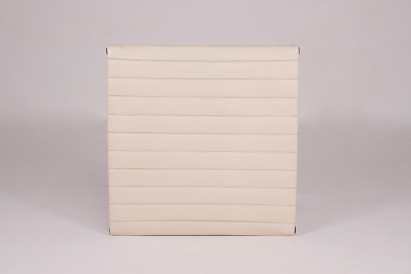 Ottoman “Soft Pad” E125 de Charles & Ray Eames