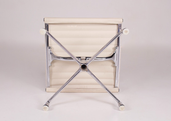 Ottoman “Soft Pad” E125 de Charles & Ray Eames