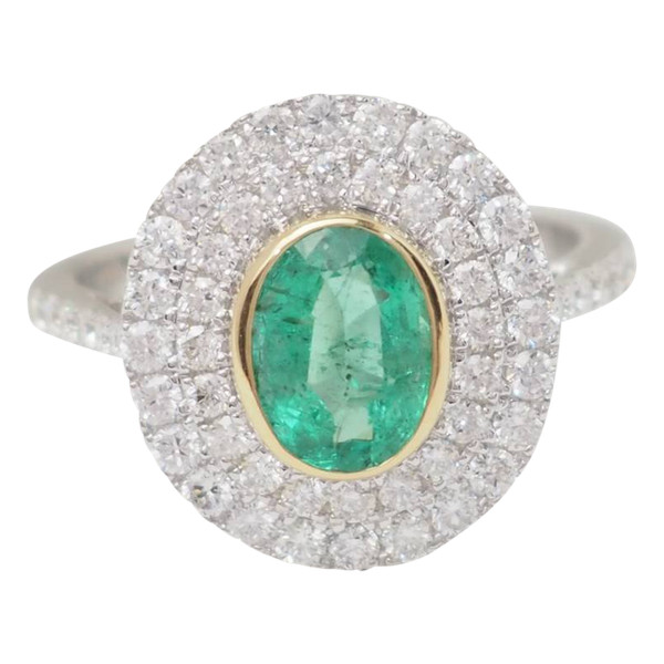 Bague entourage en or bicolore, émeraude ovale et diamants