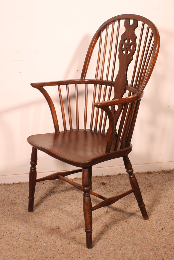 Windsor Armchair In Chestnut And Yew Wood - 18th Century