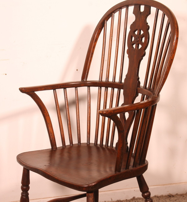 Windsor Armchair In Chestnut And Yew Wood - 18th Century
