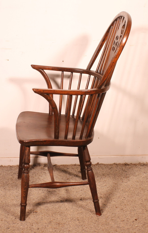 Windsor Armchair In Chestnut And Yew Wood - 18th Century