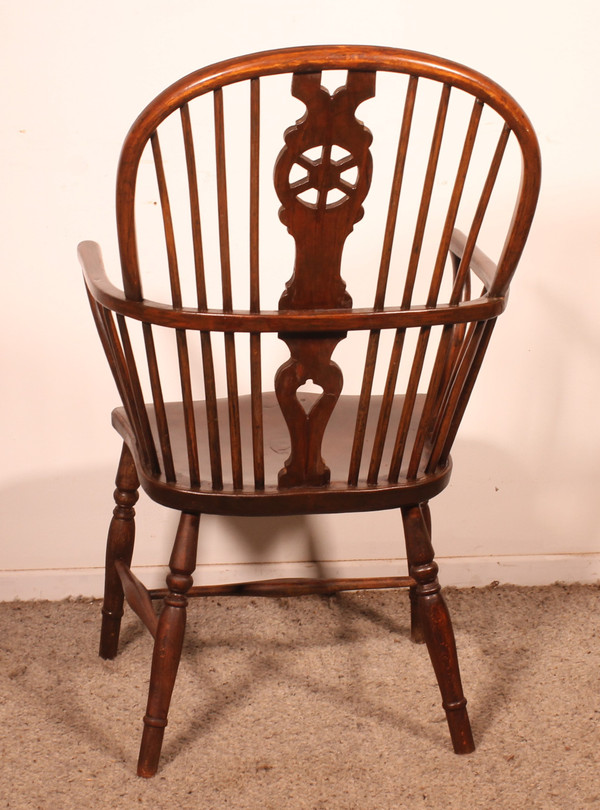 Windsor Armchair In Chestnut And Yew Wood - 18th Century