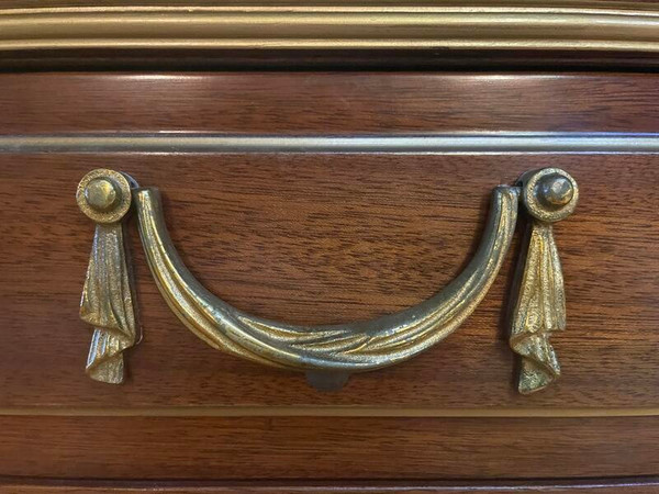Paire de tables de chevet en acajou et laiton