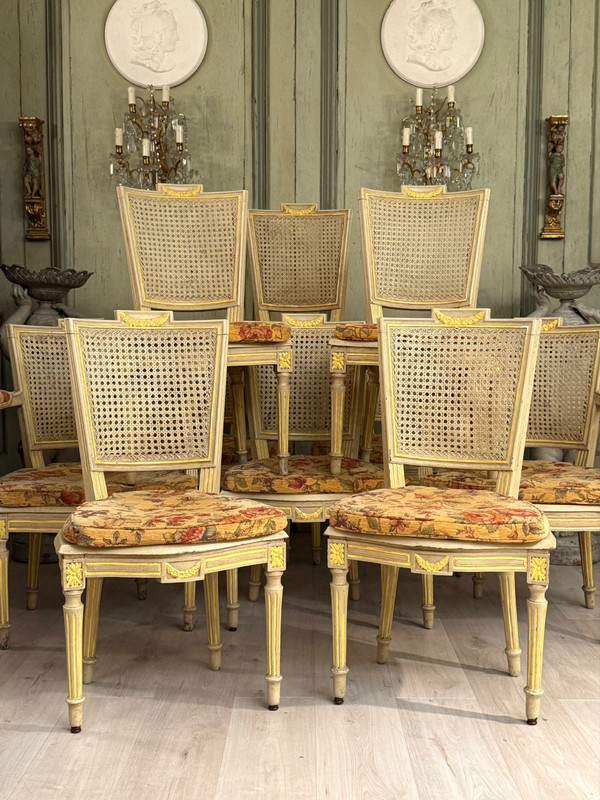 Mobilier De Salon En Bois Laqué d'Epoque Louis XVI, Vers 1780