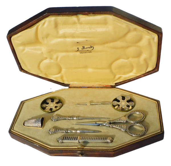 Sewing Kit Solid Silver Oak Decor Embroidery Scissors Case Needles Awl Bobbin