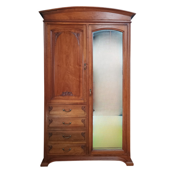 Armadio in noce intagliato Art Nouveau