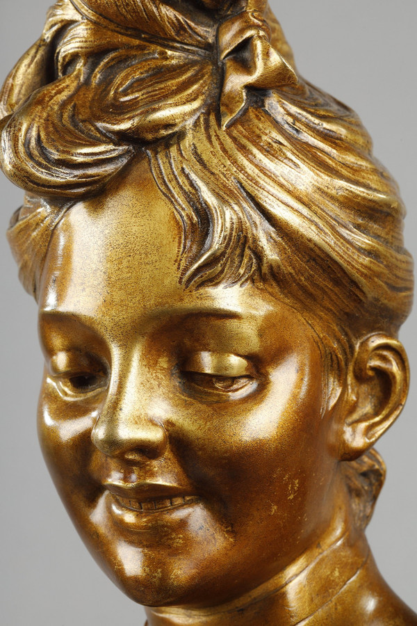 Busto di giovane donna della Belle Epoque di Victor Léopold BRUYNEEL