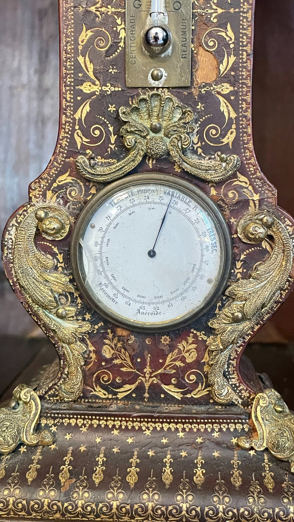 Orologio da tavolo, termometro e barometro, pelle goffrata e dorata, XIX secolo