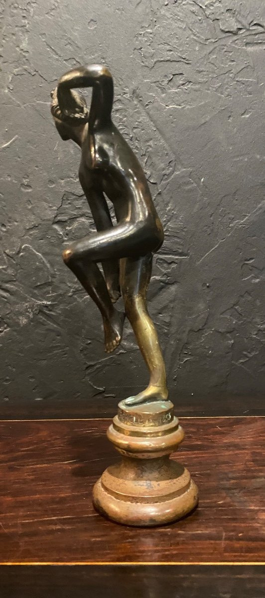 Scultura in bronzo - Venere che si toglie il sandalo - Francia - XVIII secolo (O Ant.)