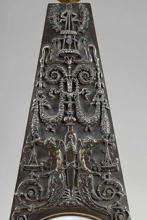Obelisk-Pendeluhr aus patinierter und vergoldeter Bronze, Charles X