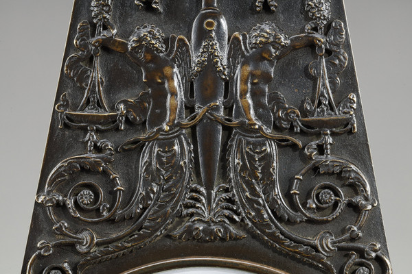 Obelisk-Pendeluhr aus patinierter und vergoldeter Bronze, Charles X